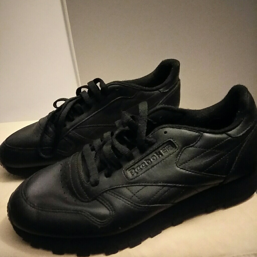 Womens Reebok's black classics